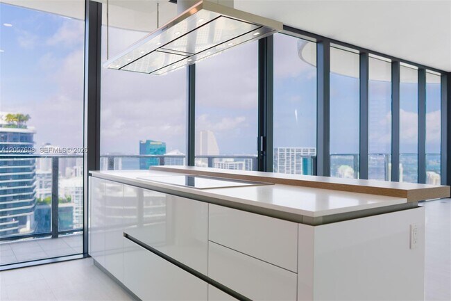 Building Photo - 1000 Brickell Plaza
