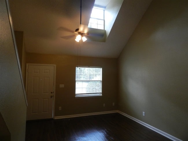 Building Photo - 2388 Parrot Ln