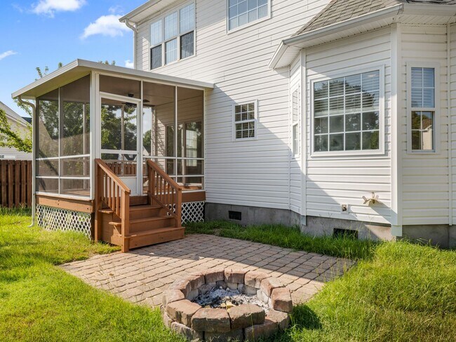 Building Photo - 217 Derby Downs Dr