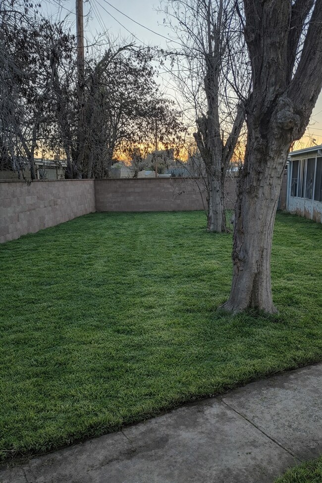 Building Photo - 526 E Nugent St