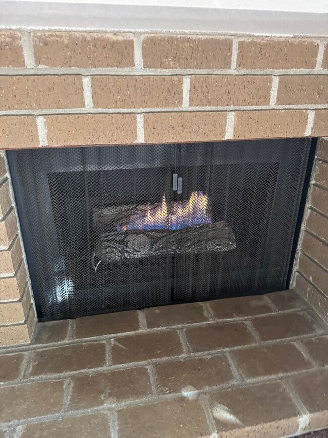 Building Photo - NICE 2ND STORY CONDO IN WOODSIDE SIERRA GATED COMMUNITY NEAR LOEHMANN'S PLAZA!