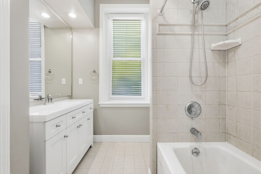 Building Photo - 480 Orchard Ave