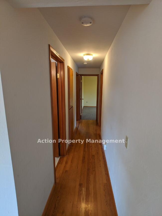 Building Photo - 2 bed + 1 office, 2 bathrooms, in Sequim