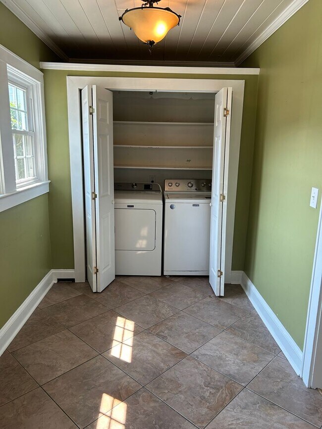 Building Photo - CHARMER LOCATED IN THE HEART OF DOWNTOWN CONWAY