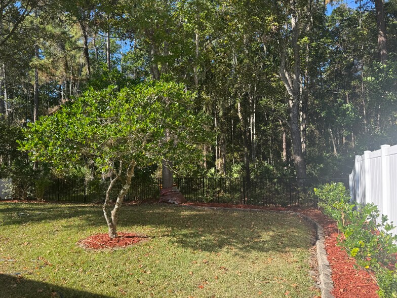 Building Photo - 6479 Silver Glen Dr