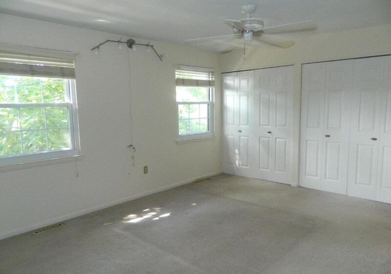 Building Photo - 17 Theo Ln