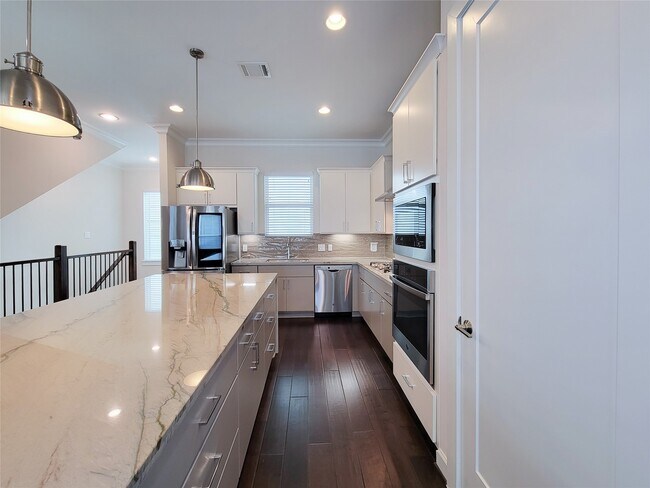 Building Photo - 845 Fisher St