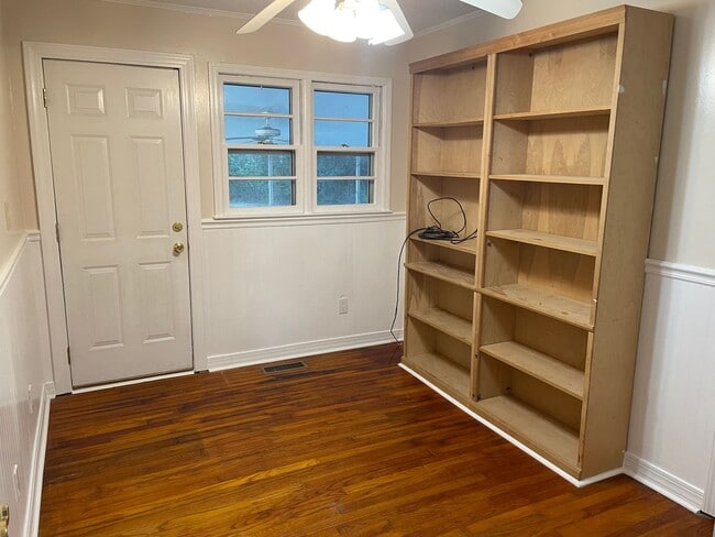 Building Photo - 215 Church Rd