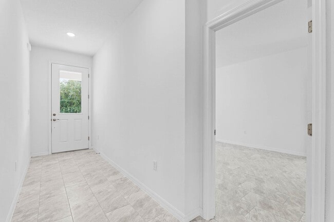 Building Photo - Available Now! 2024 Built 4/2 Single Family Home for Rent!