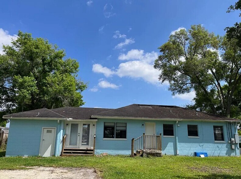 Building Photo - 811 Canterbury Ln