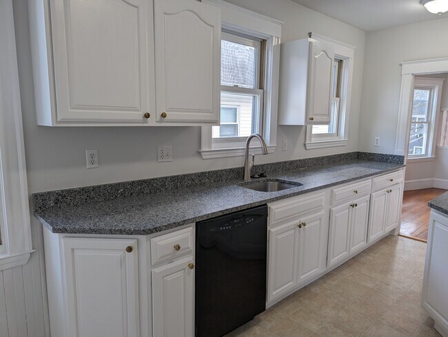 Primary Photo - 8 Wilson Ave