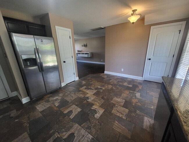Building Photo - 703 Jim Brown Dr