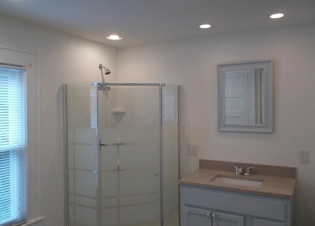 Building Photo - 504 Green Ave