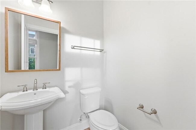 Building Photo - 335 Osona Ln