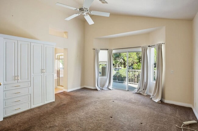 Building Photo - 4 Bedroom, Queens Ridge Guard Gated Commun...