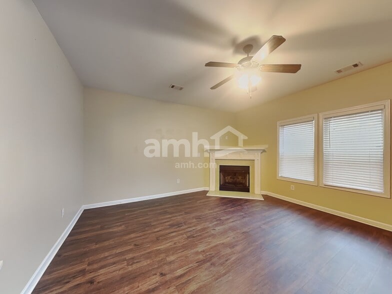 Building Photo - 243 Ascott Ln