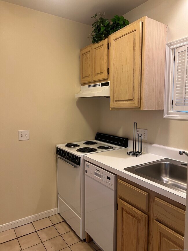 Building Photo - 912 Old Pond Ln