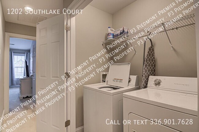 Building Photo - 1202 Southlake Ct