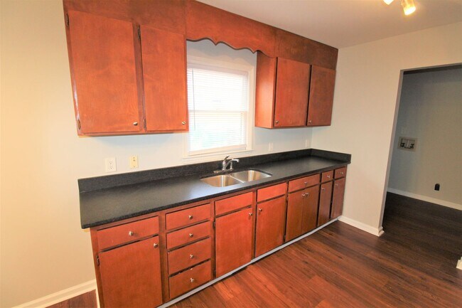Building Photo - Move-In Ready Ranch Minutes from Plaza Midwood, NoDa & Uptown