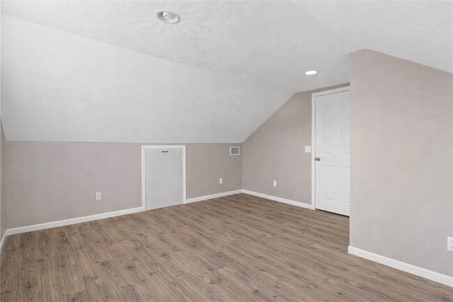 Building Photo - 45 Marsden Rd