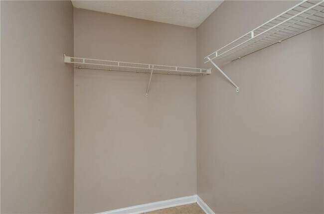 Building Photo - 10104 Fairington Ridge Cir