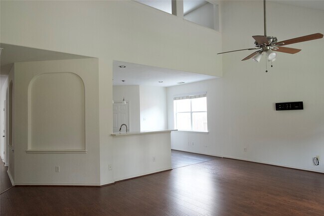 Building Photo - 2023 Creek Run Dr