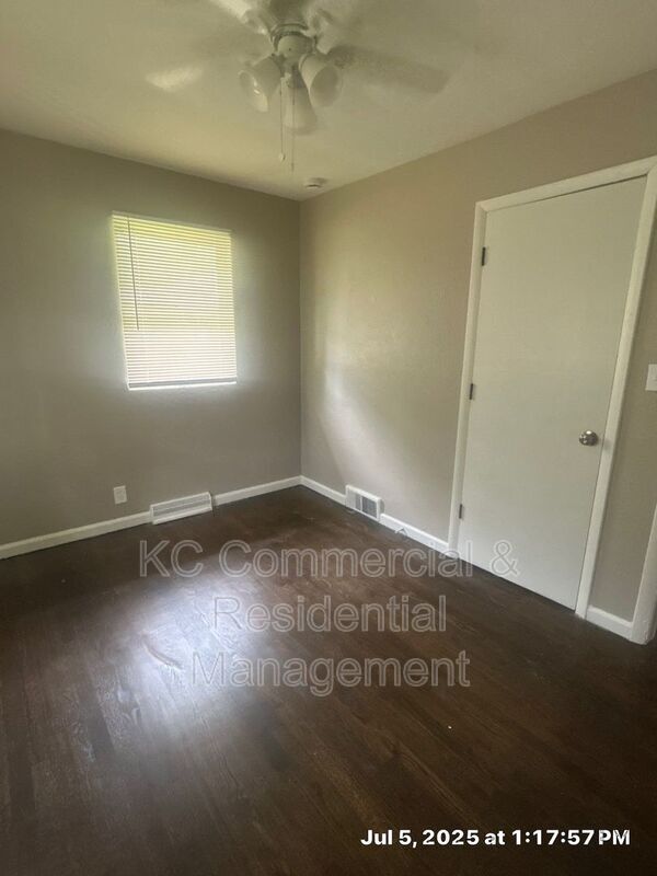 Building Photo - 1705 N Lynn St