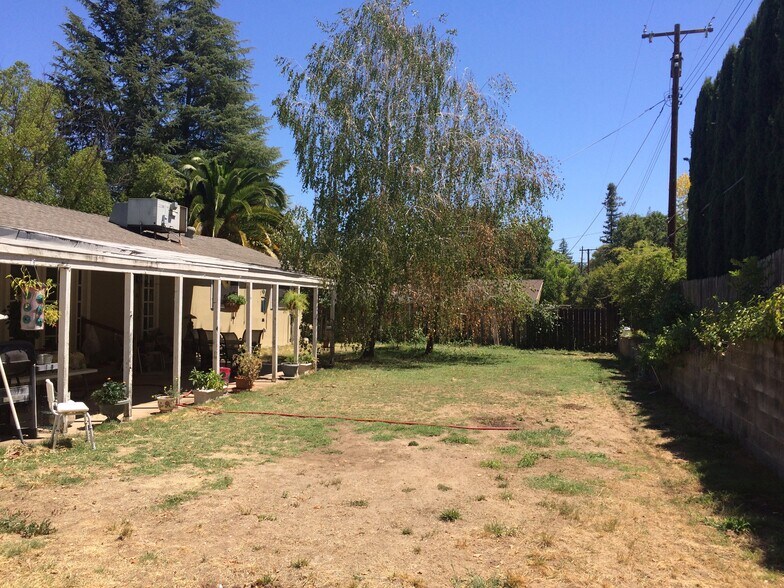 Building Photo - 8762 Kurts Ct