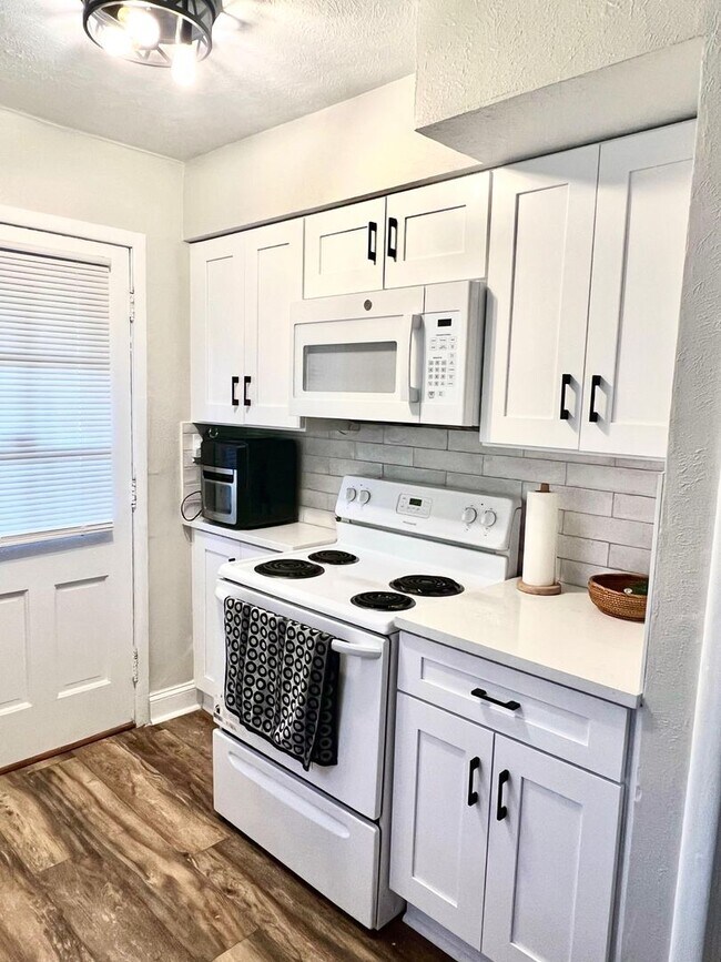 Building Photo - Charming 3-Bedroom Home in Cleveland Heights