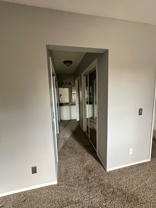 Building Photo - 512 Sandalwood Pl