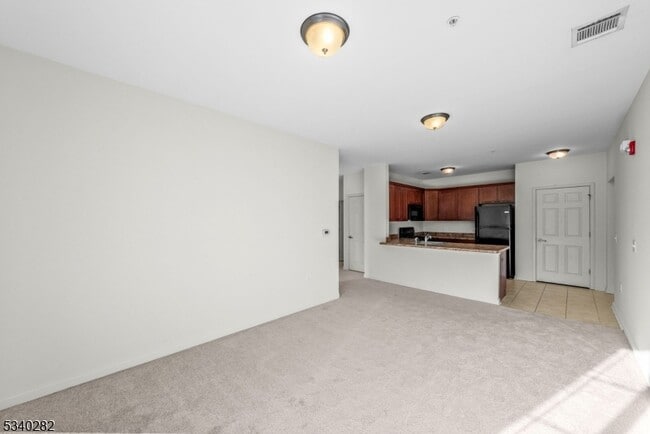 Building Photo - 56 Park Dr