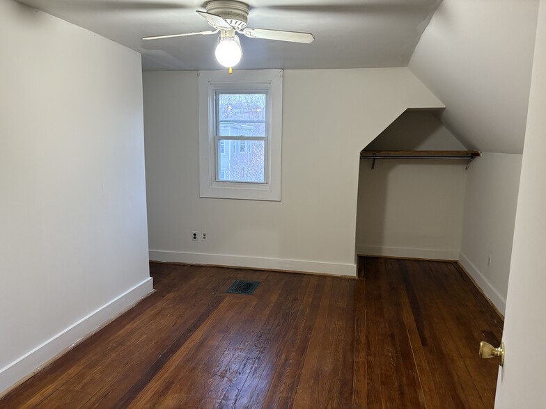 Building Photo - 389 Salem St