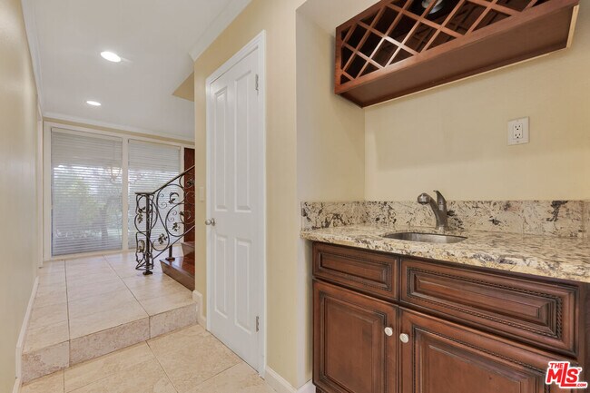 Building Photo - 11040 Salt Lake Ave