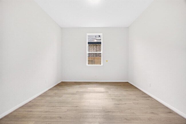 Building Photo - 23643 Red Rowan Ln