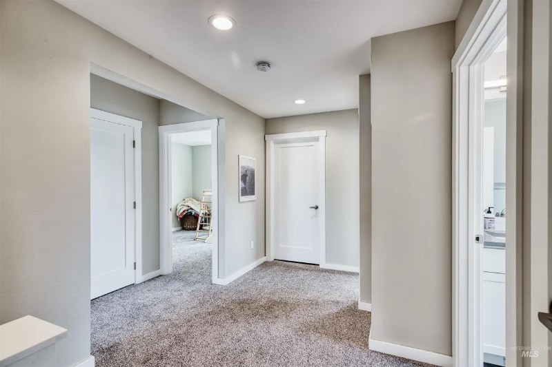 Building Photo - 1645 E 3rd St