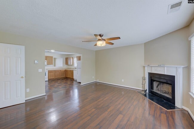 Building Photo - 1908 Lake Carolina Dr
