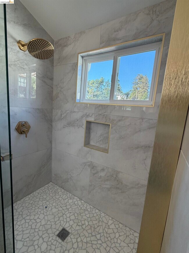 Building Photo - 83 Alamo Ave