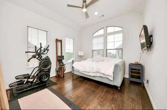 Building Photo - 15623 Broad St