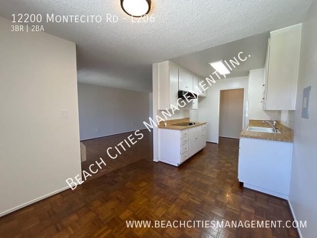 Building Photo - $300 off first month's rent! Nice Upper Un...