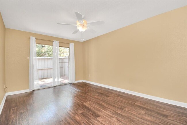 Building Photo - 7400 Bellerive Dr