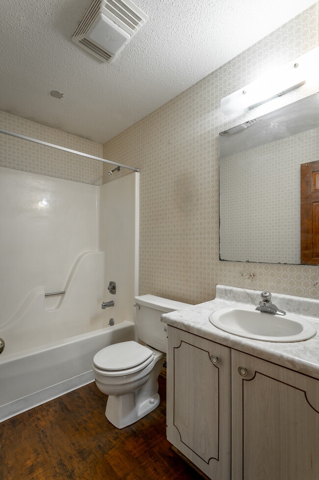 Building Photo - 17 Barnhardt Cir