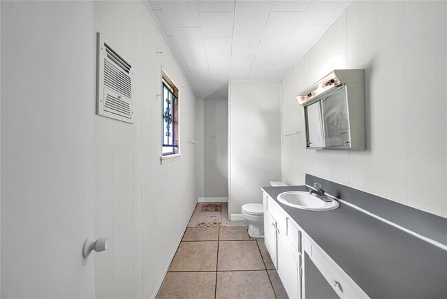 Building Photo - 3207 Florida St