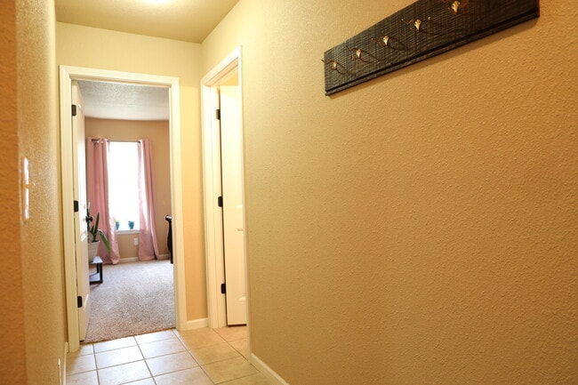 Building Photo - 131 Edna St