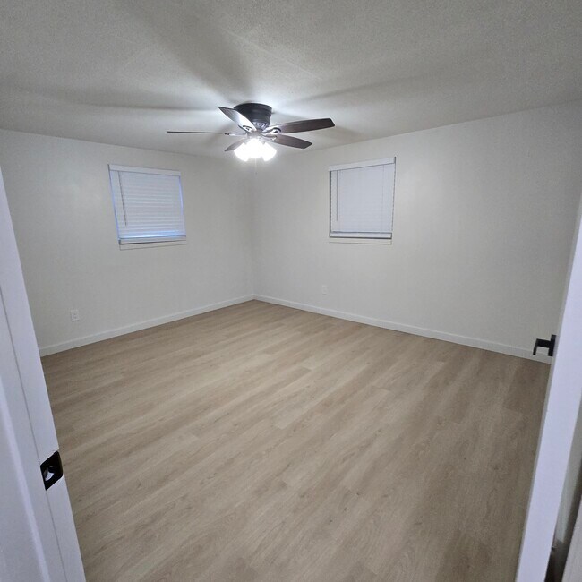 Building Photo - 3/2.5/1 Beautifully Updated Crystal River Home with Carport, Garage & Fenced Yard