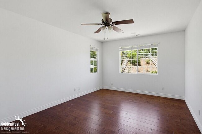 Building Photo - Elegant 5Bdm 3Ba Hilltop Home In Fallbrook!