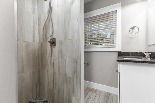 Building Photo - 1699 Flintwood Dr SE