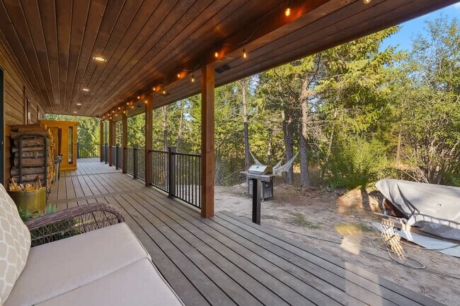 Building Photo - 18 Spur Dr