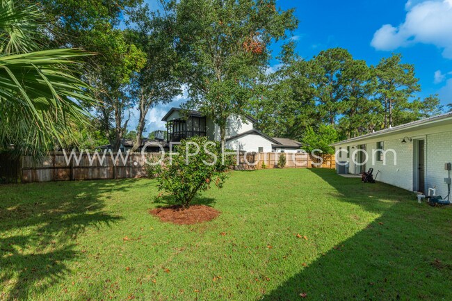 Building Photo - 118 Oregon Dr NE