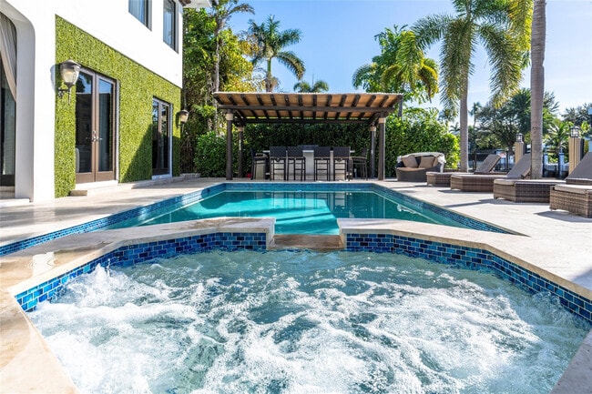 Building Photo - 2430 Castilla Isle