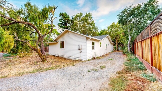 Building Photo - Bright & Clean Single Level FIVE bedroom i...